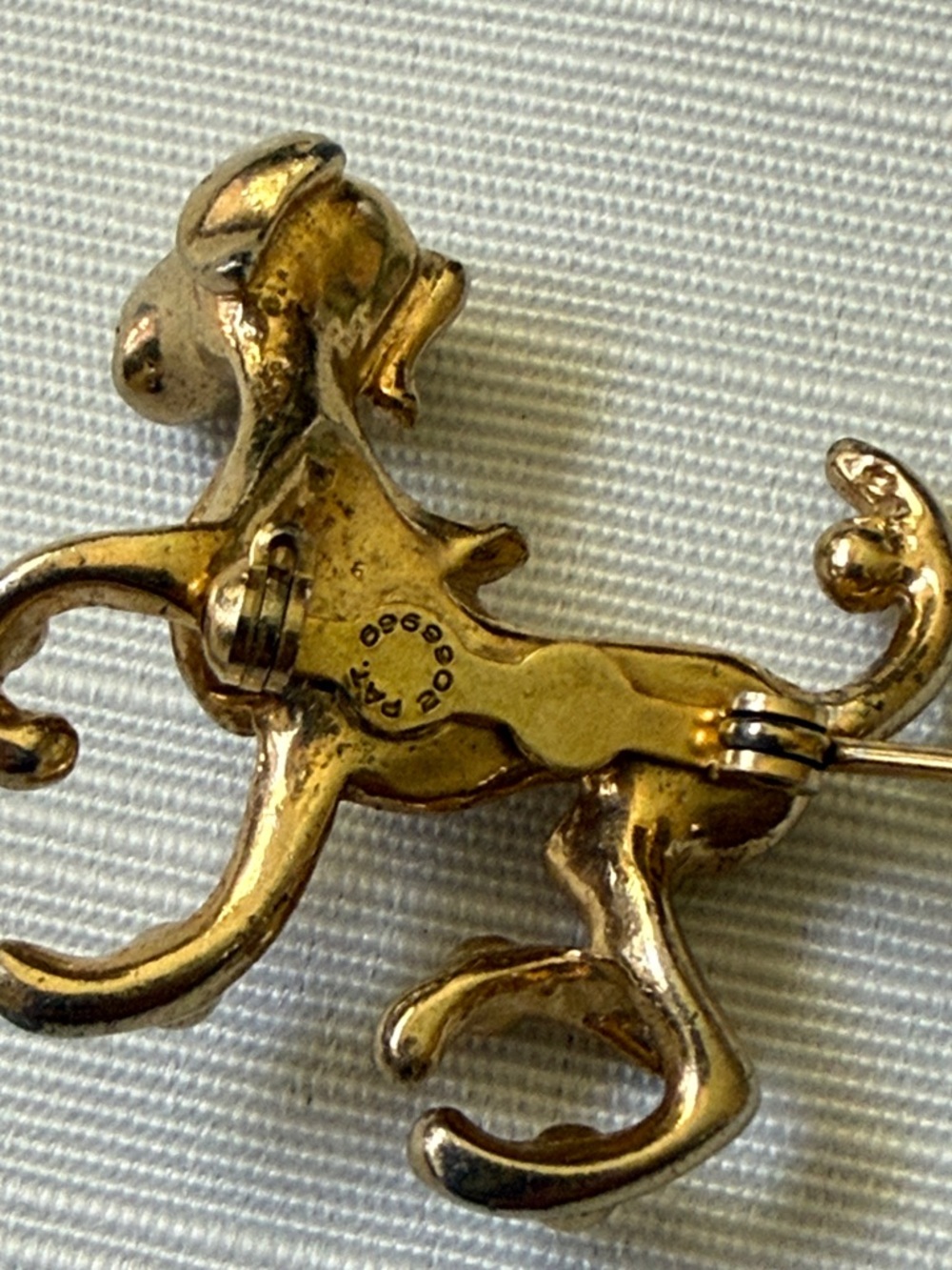 Vintage Castlecliff Gold-tone Dog Brooch with Clear Rhinestones - Picture 4 of 4